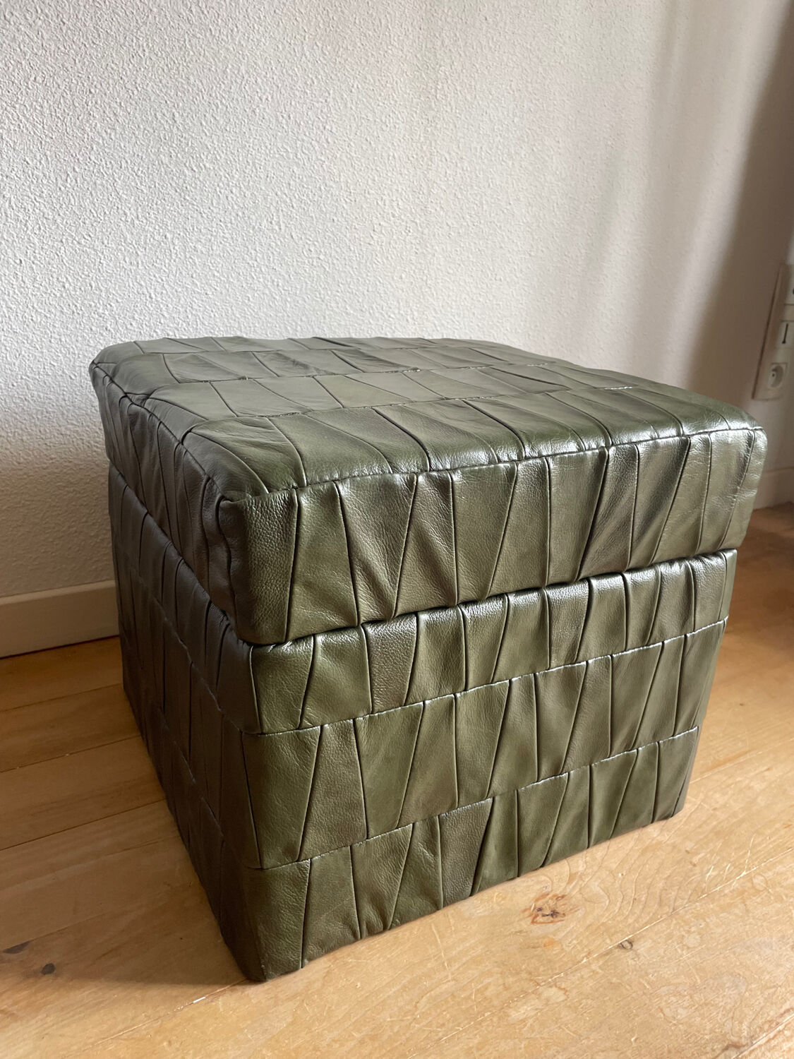 Pouf leather chest patchwork vert  De Sède