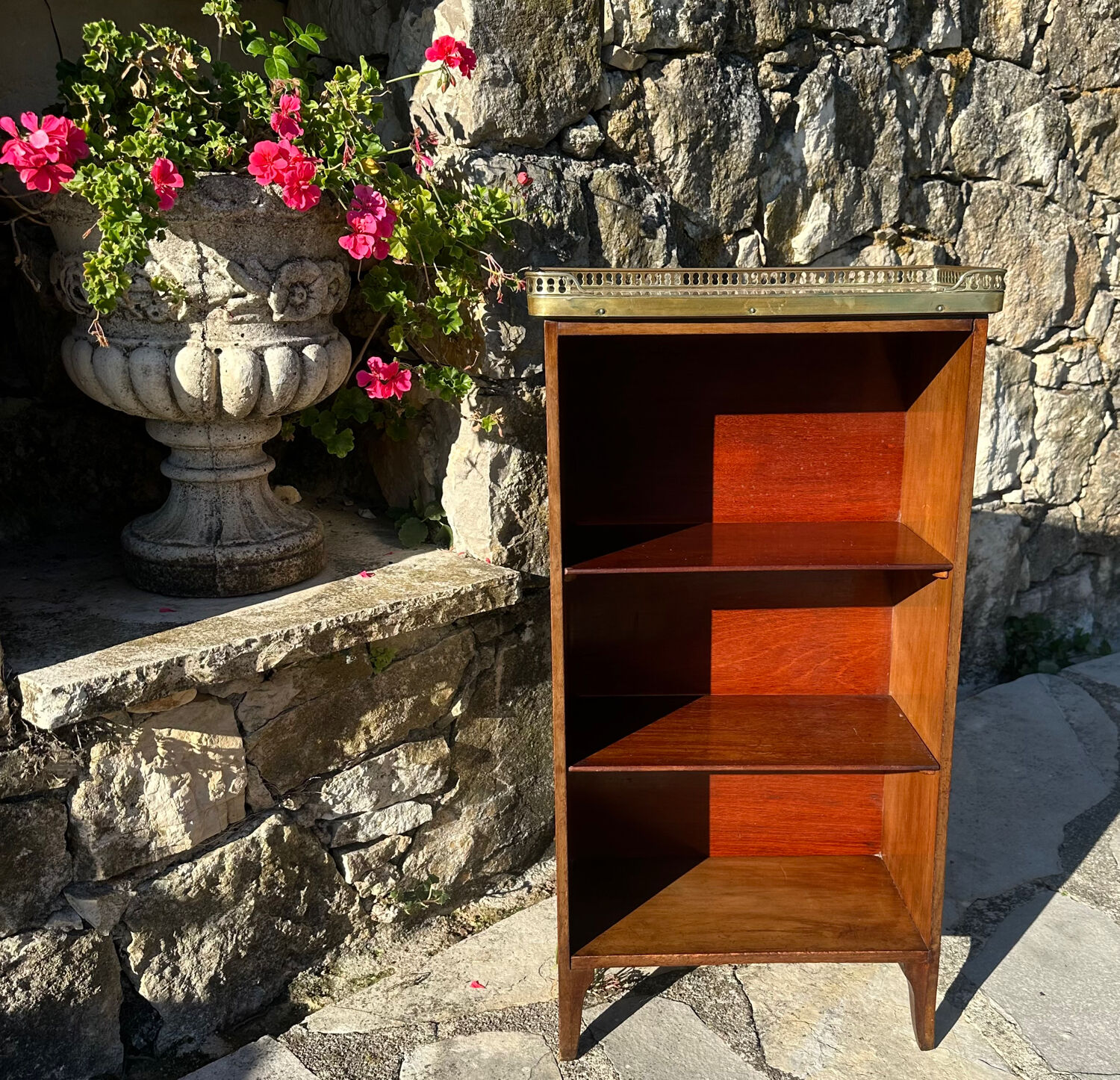 Small Louis XV style mahogany bibus.