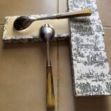 Salad servers