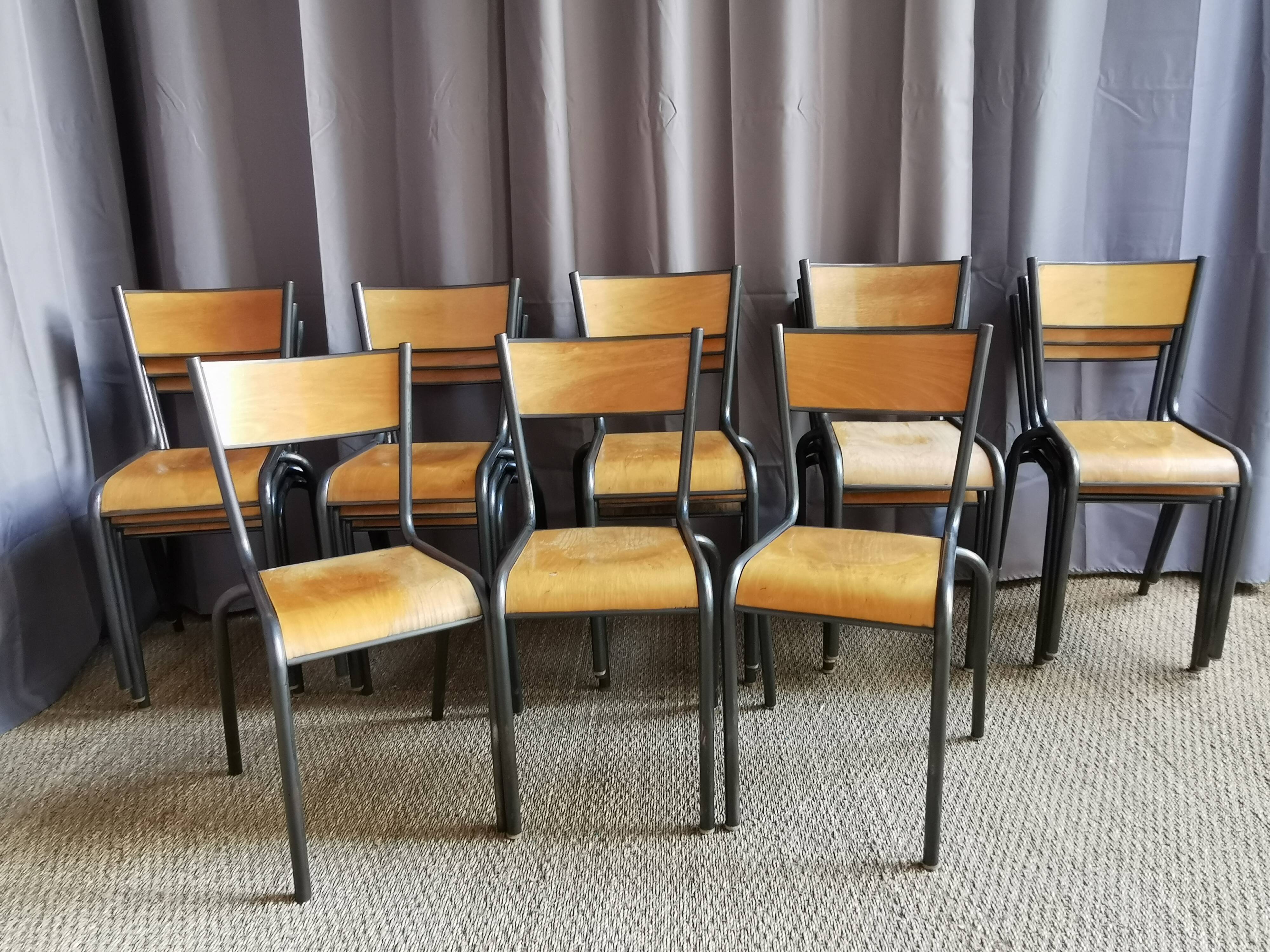 Lot of 18 vintage chairs "mullca"