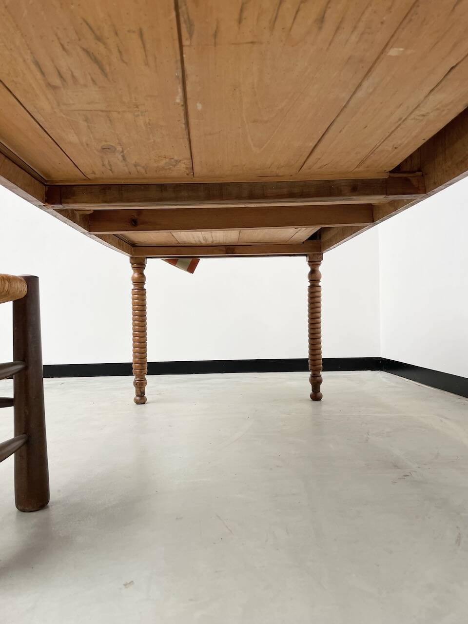 Walnut silk table 1900