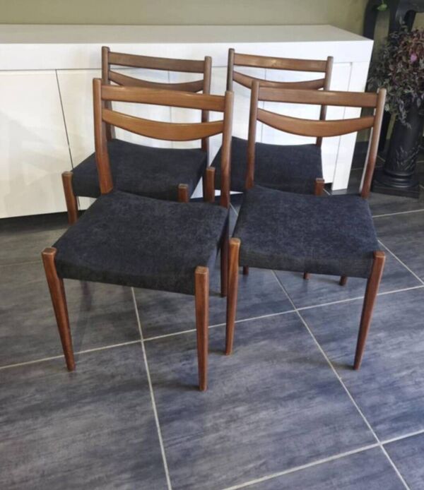 Lot de 4 chaises scandinaves, années 1970