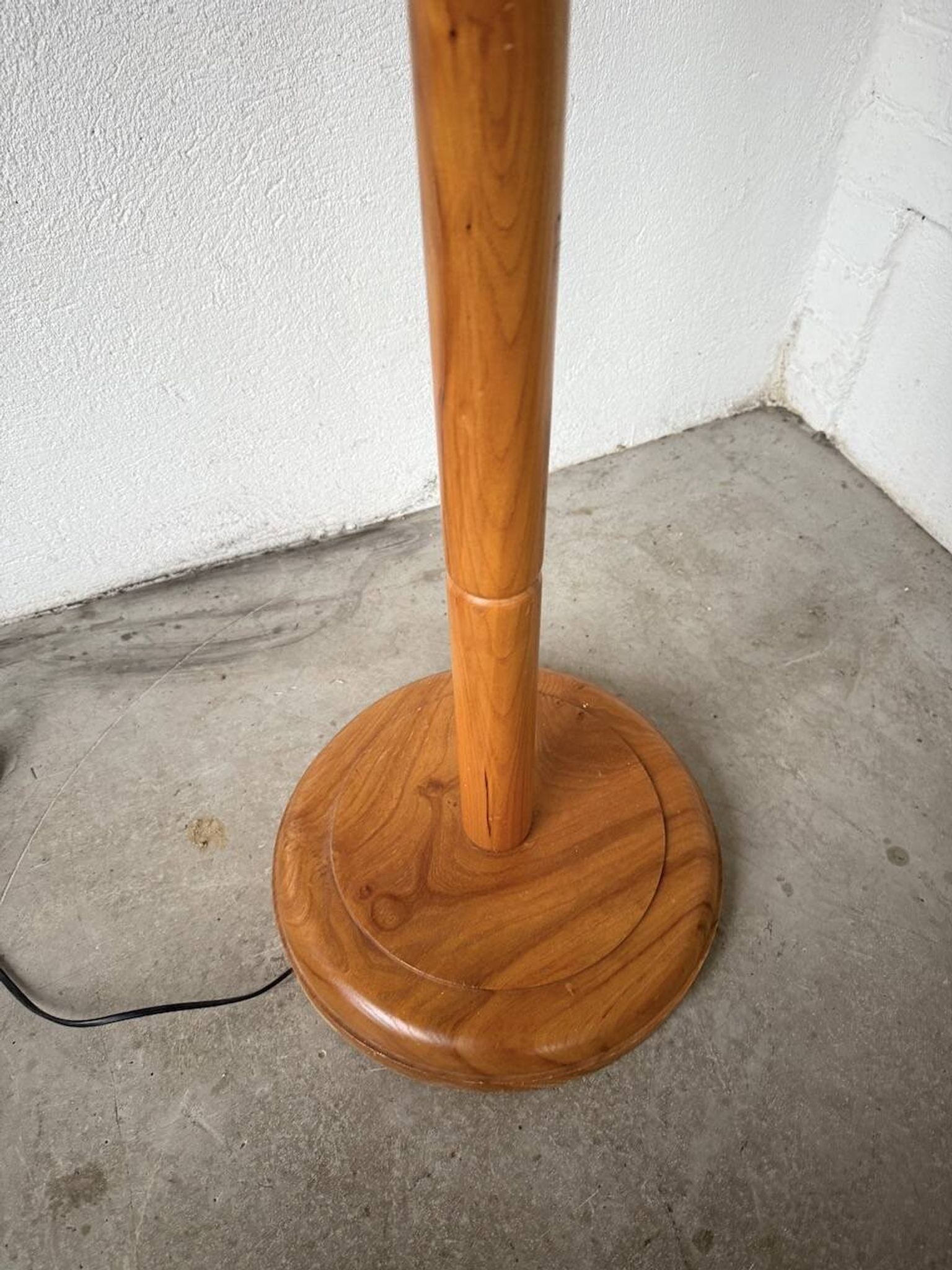 Lampadaire en orme motifs « fleurs », années 70