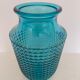 Vase en verre bleu moulé vintage