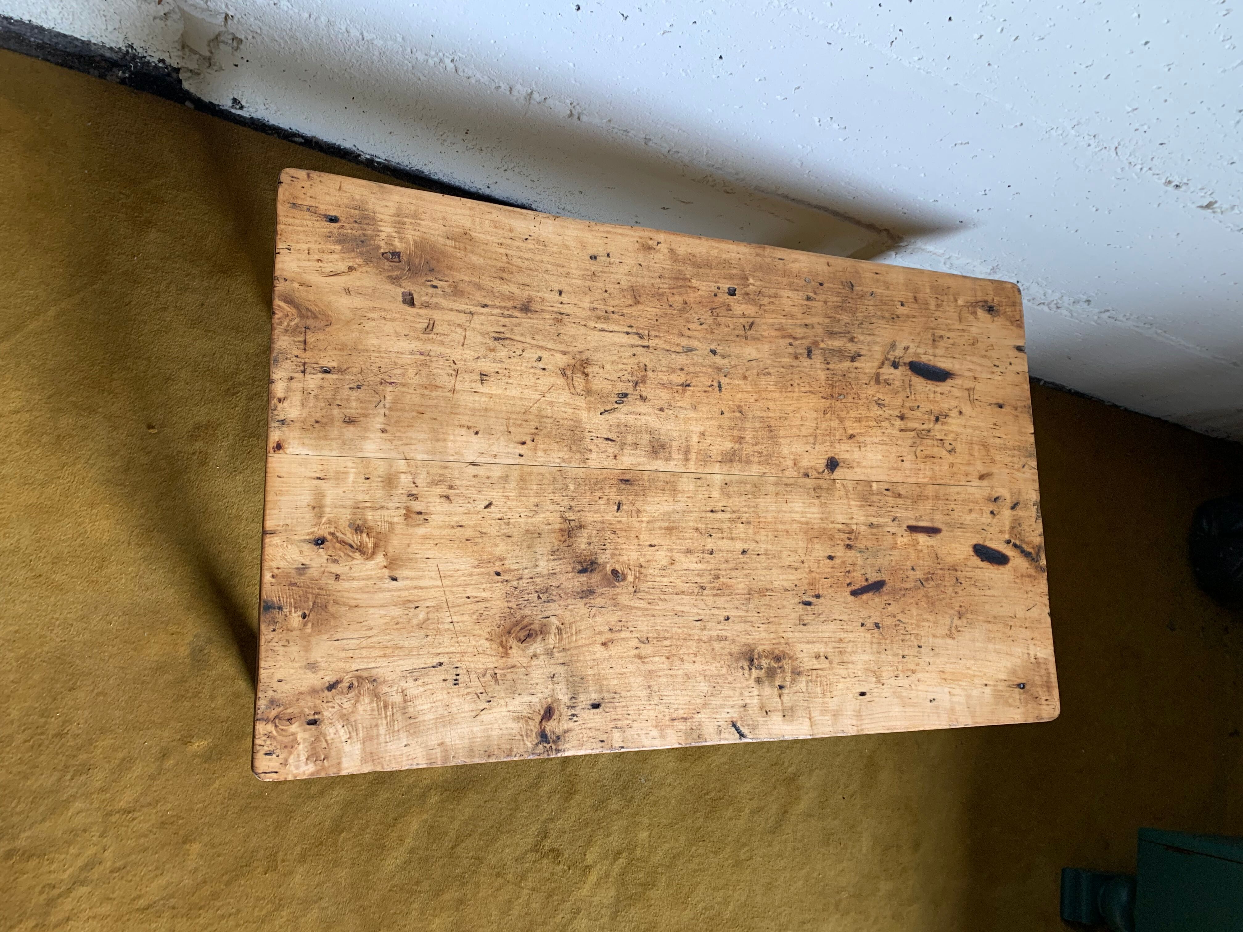 Raw tray coffee table