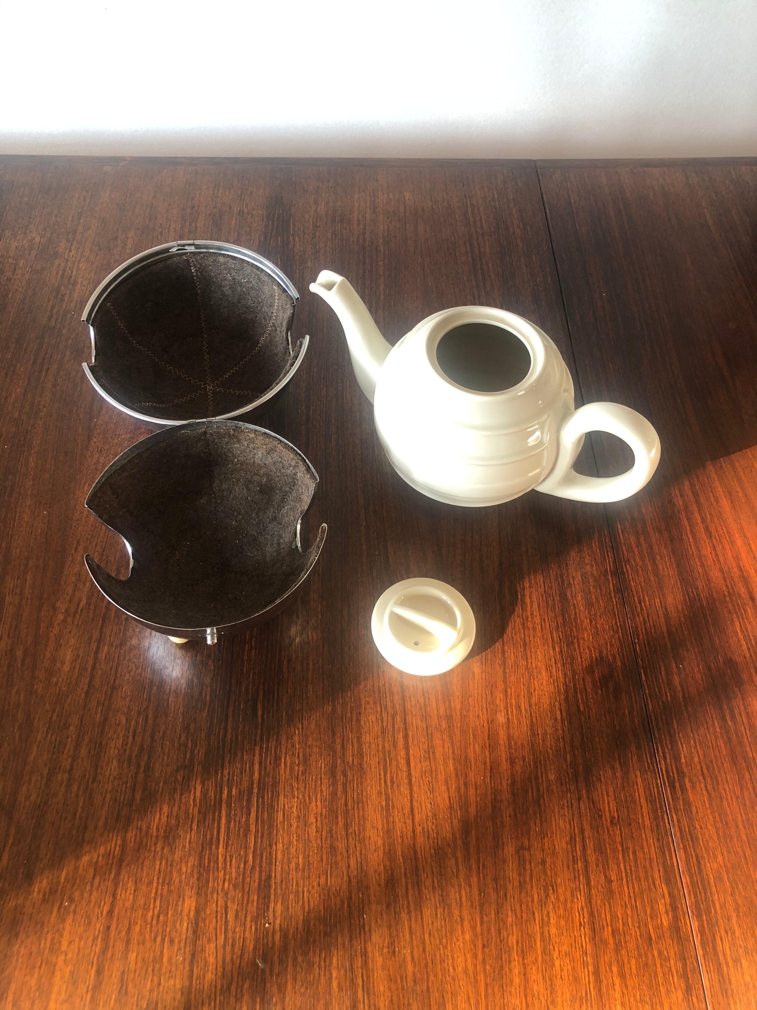 WMF teapot of the 1930s bauhaus modernist design