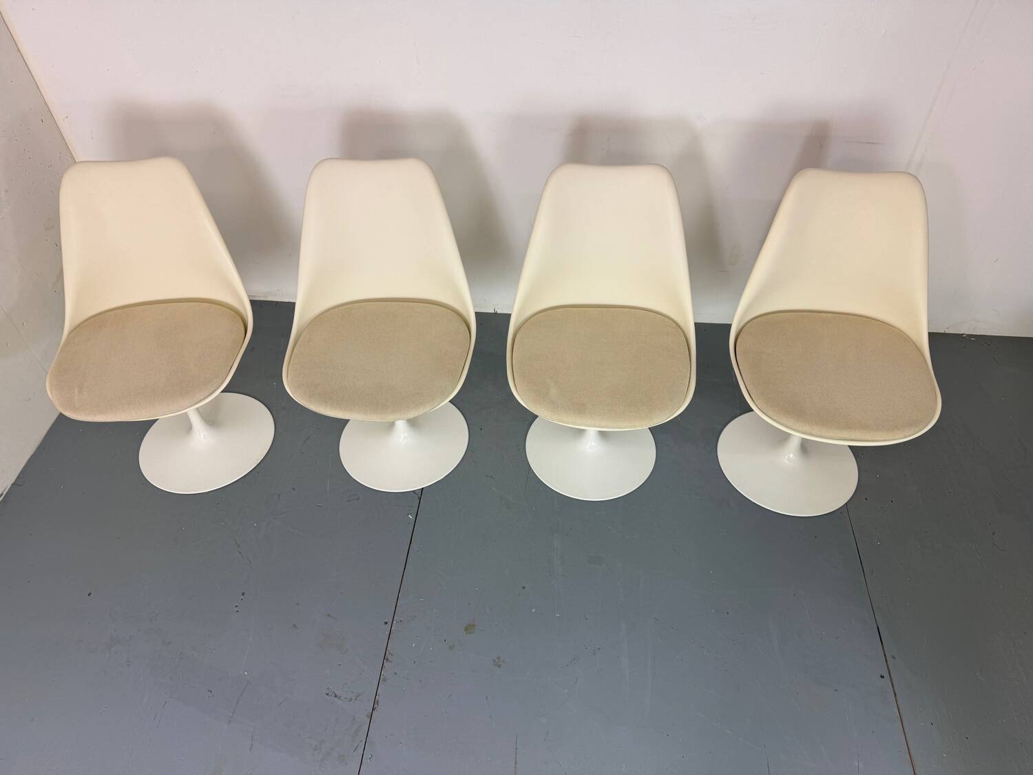 4 Mid-Century Modernist Space Age Tulip Chairs by Eero Saarinen Knoll, 1960s