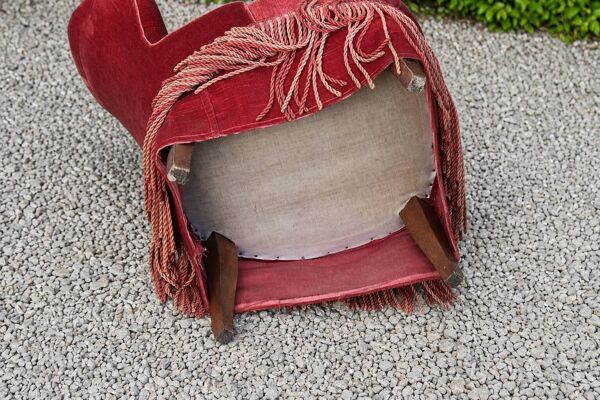 Fauteuil crapaud vintage en velours rose à franges – petit fauteuil boudoir