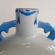 Gourd-shaped blue and white porcelain vase from China, 19th century.
