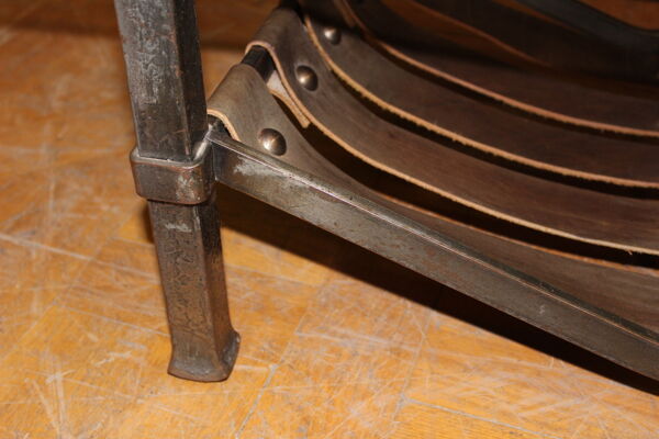 Table basse en fer forgé et cuir vers 1970