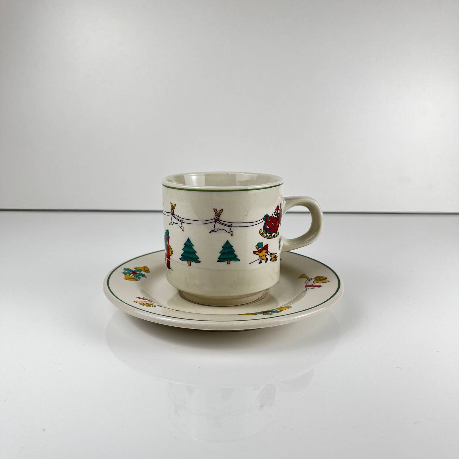 Set of 6 Christmas coffee/tea cups, 1980