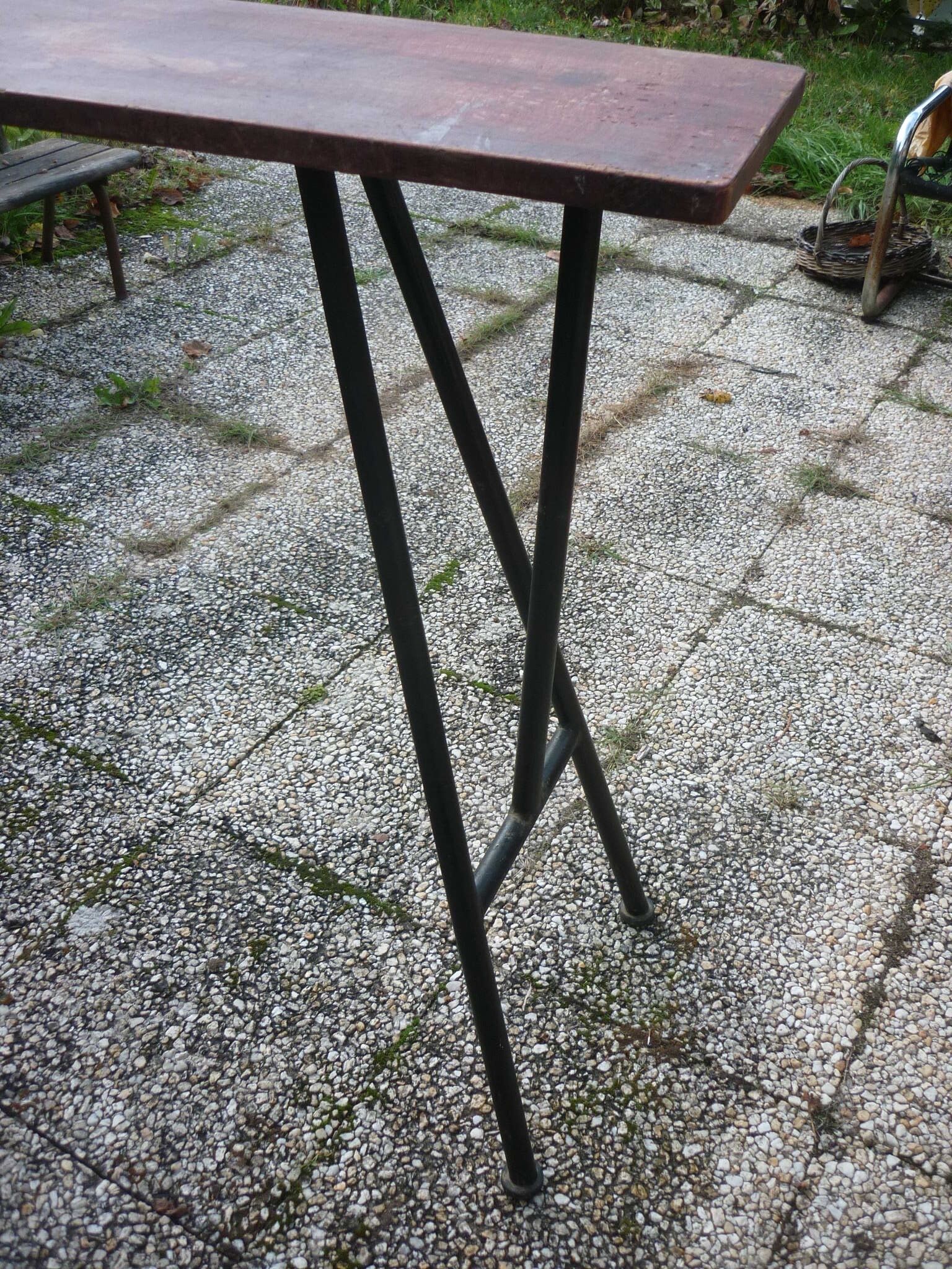 Table haute d’atelier selette plateau en bois et tubes en métal