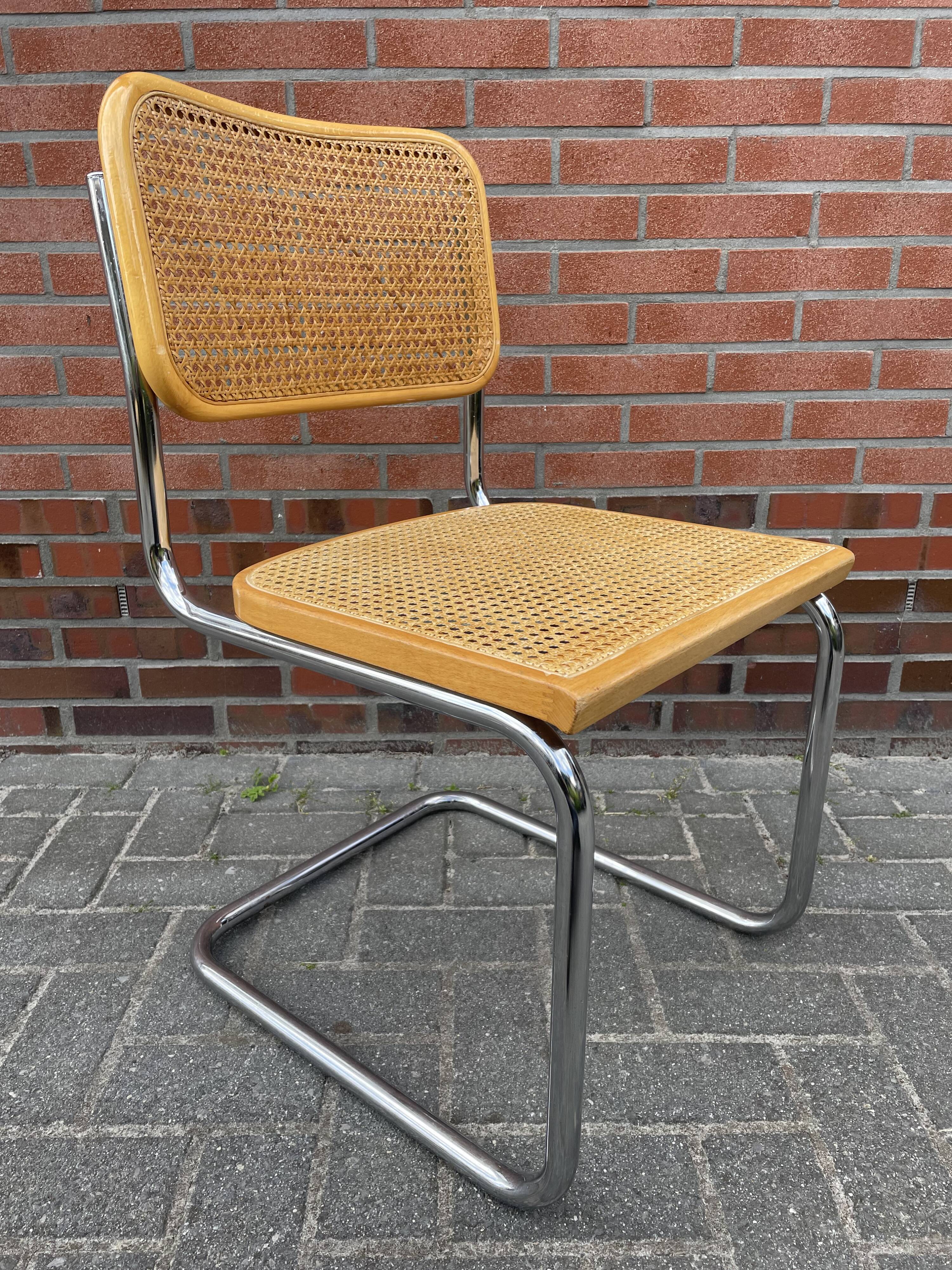 Ensemble de 4 Chaises vintage modèle Cesca B32 en chrome et bois