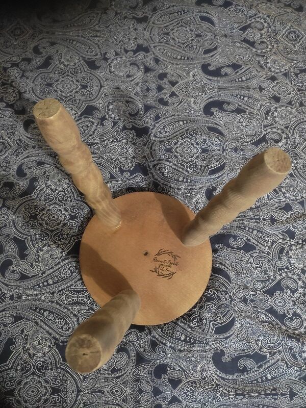 Tabouret bois massif pieds tripode aéro-gommé