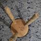 Tabouret bois massif pieds tripode aéro-gommé