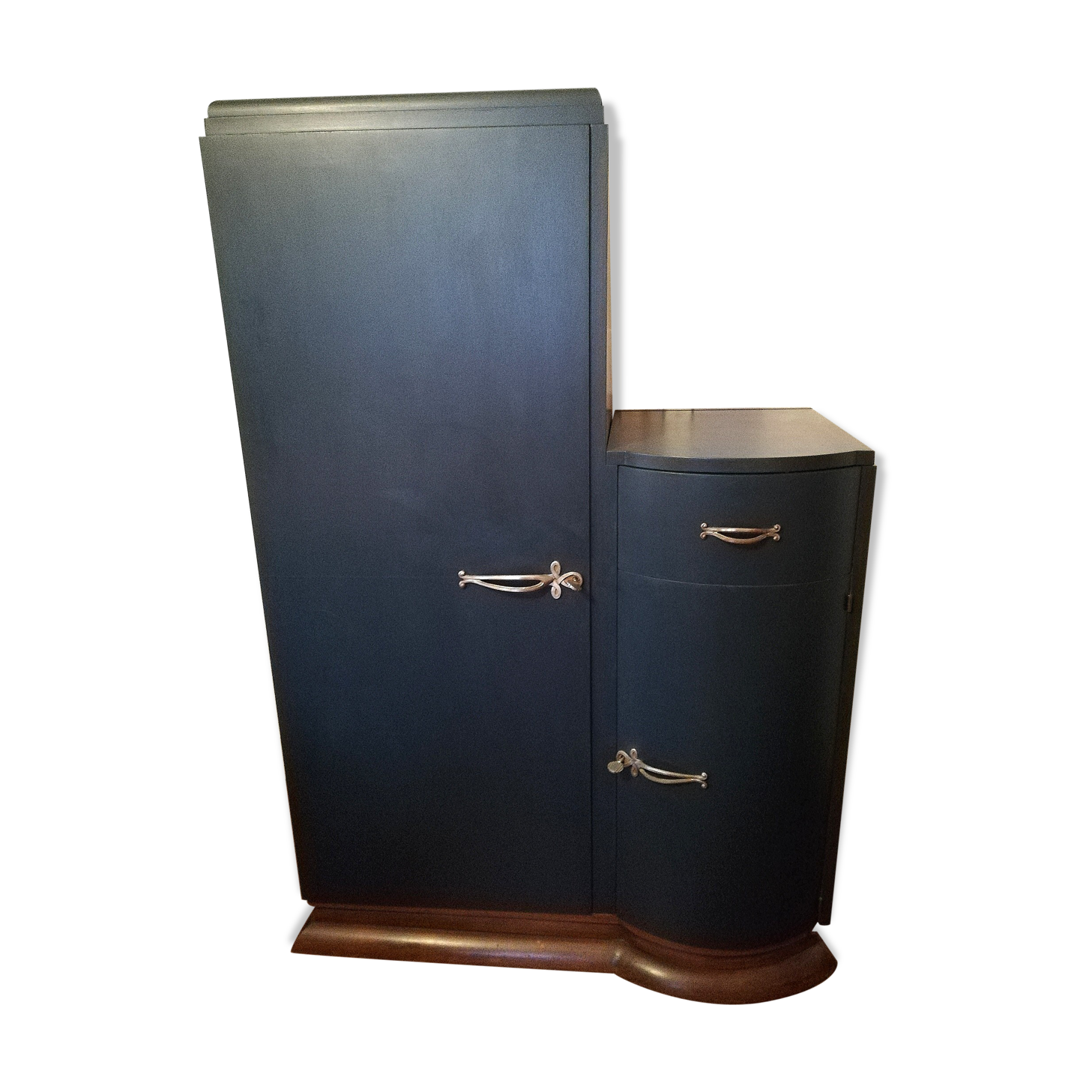 Beautiful and rare vintage Art Deco 50 closet