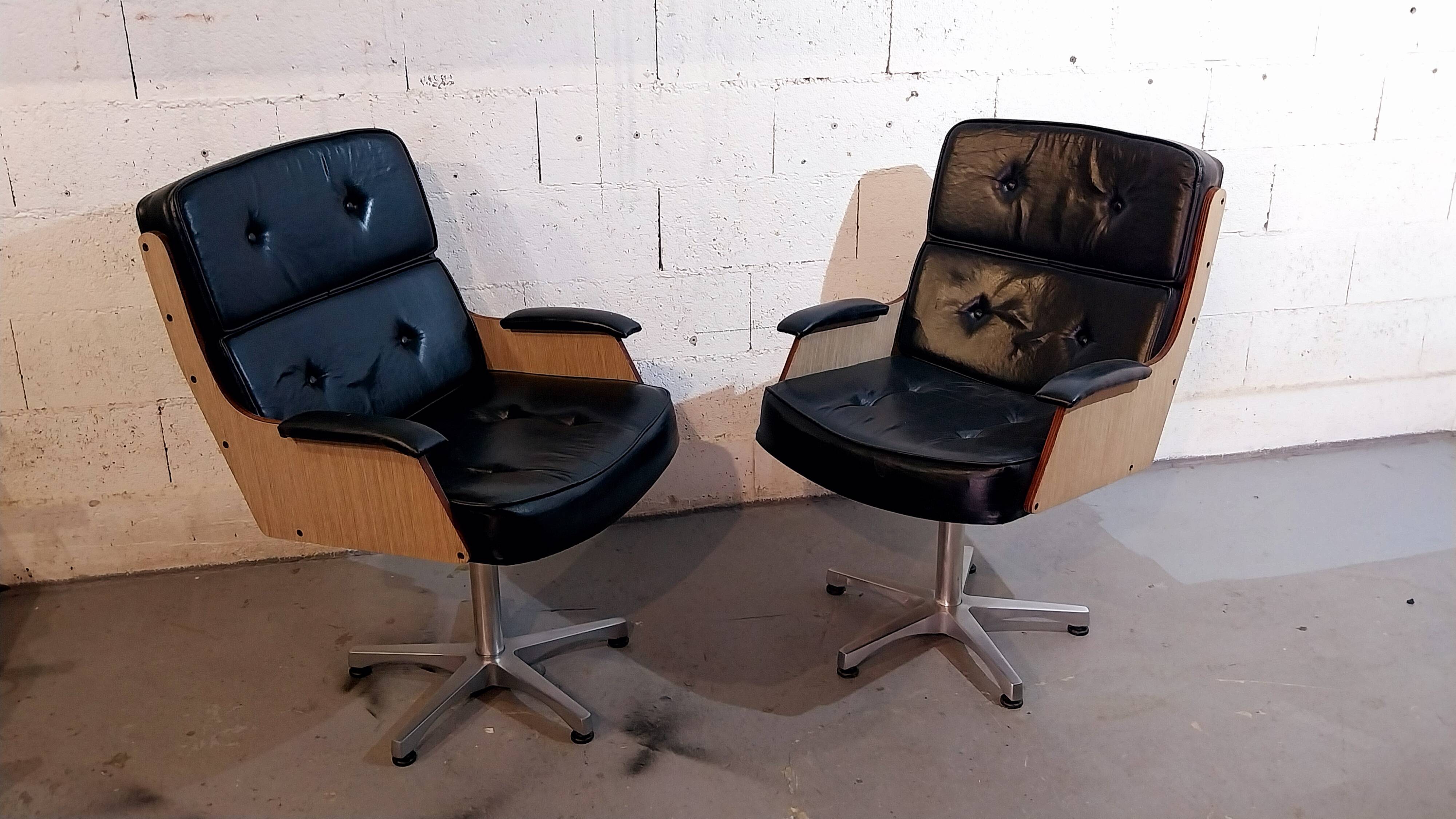 Pair of Italian armchairs 1960