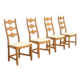 Quatre chaises de salle à manger en chêne, par Henning Kjaernulf