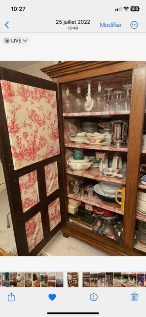 Wardrobe with confessional door