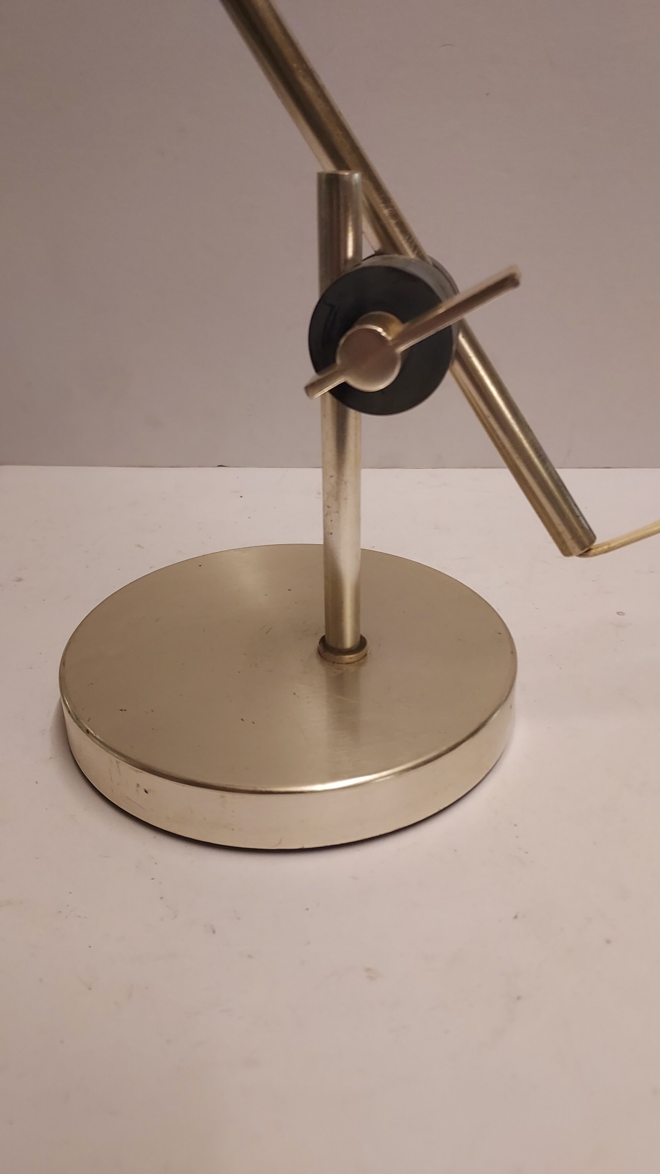 Desk light adjustable