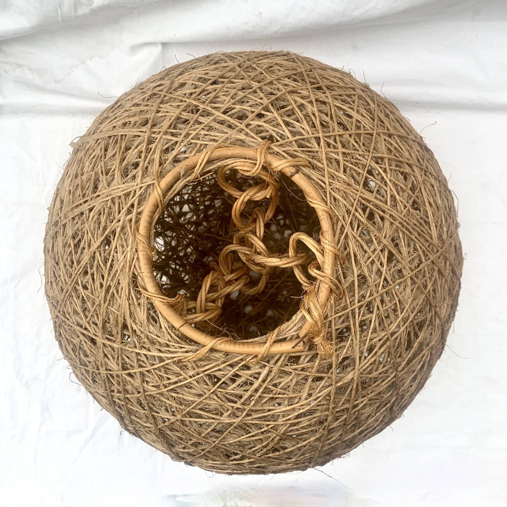 Suspension boule vintage en corde et rotin - 36 cm