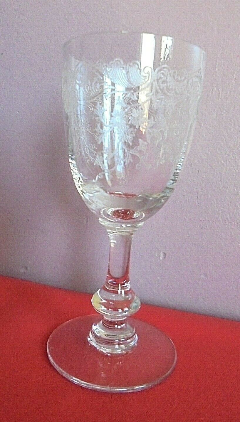 6 glasses of crystal liqueur St Louis including 1 signed chiseled motifs