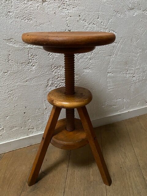 Screw stool