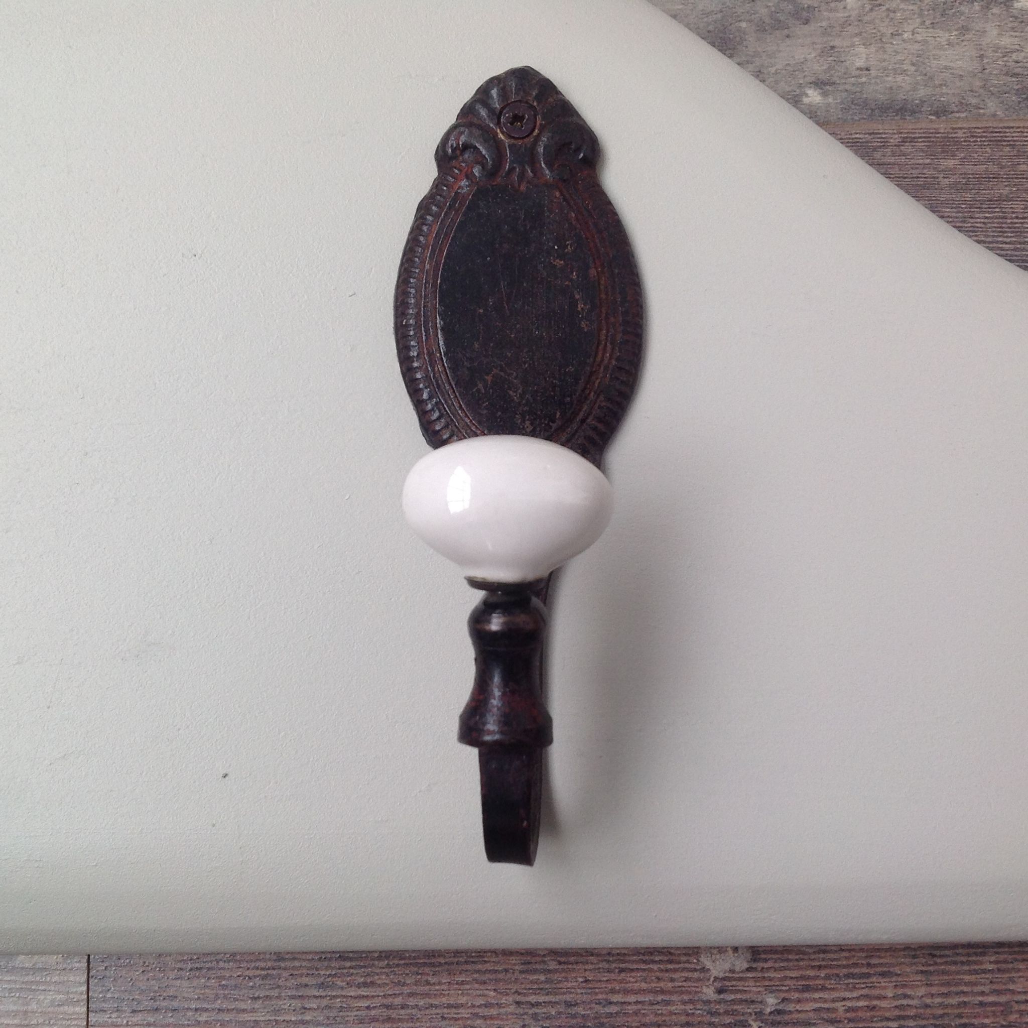 Wall coats door
