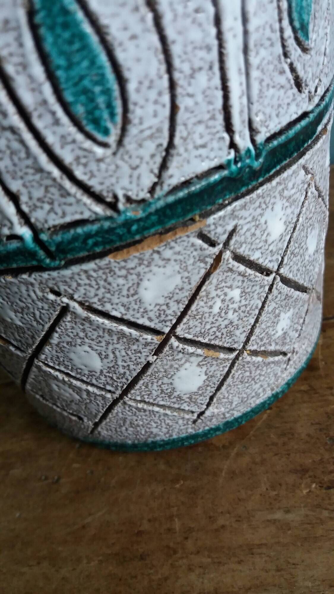 Sgraffito vase signed Nuovo Rinascimento, Fratelli Fanciullacci, Italy