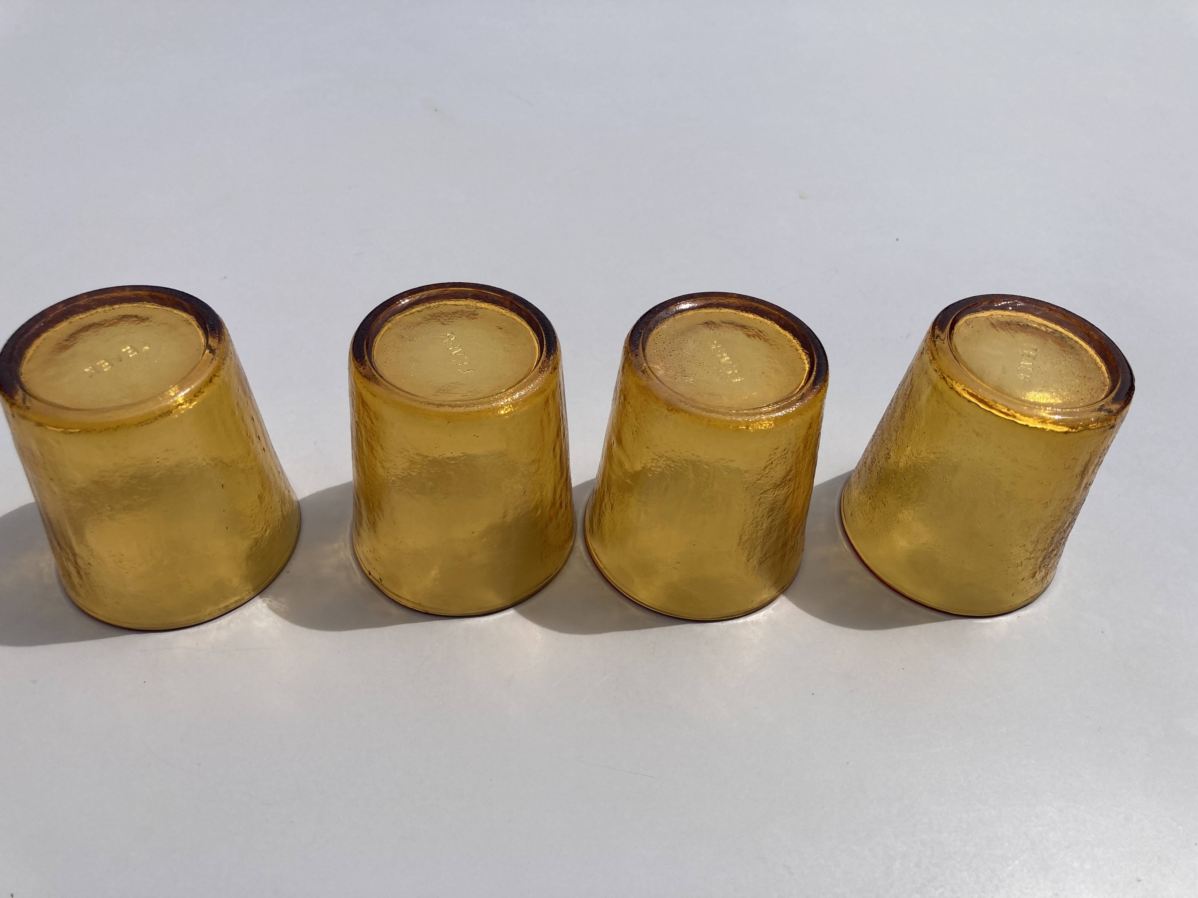 Suite de 4 verres lever ambrés, années 70