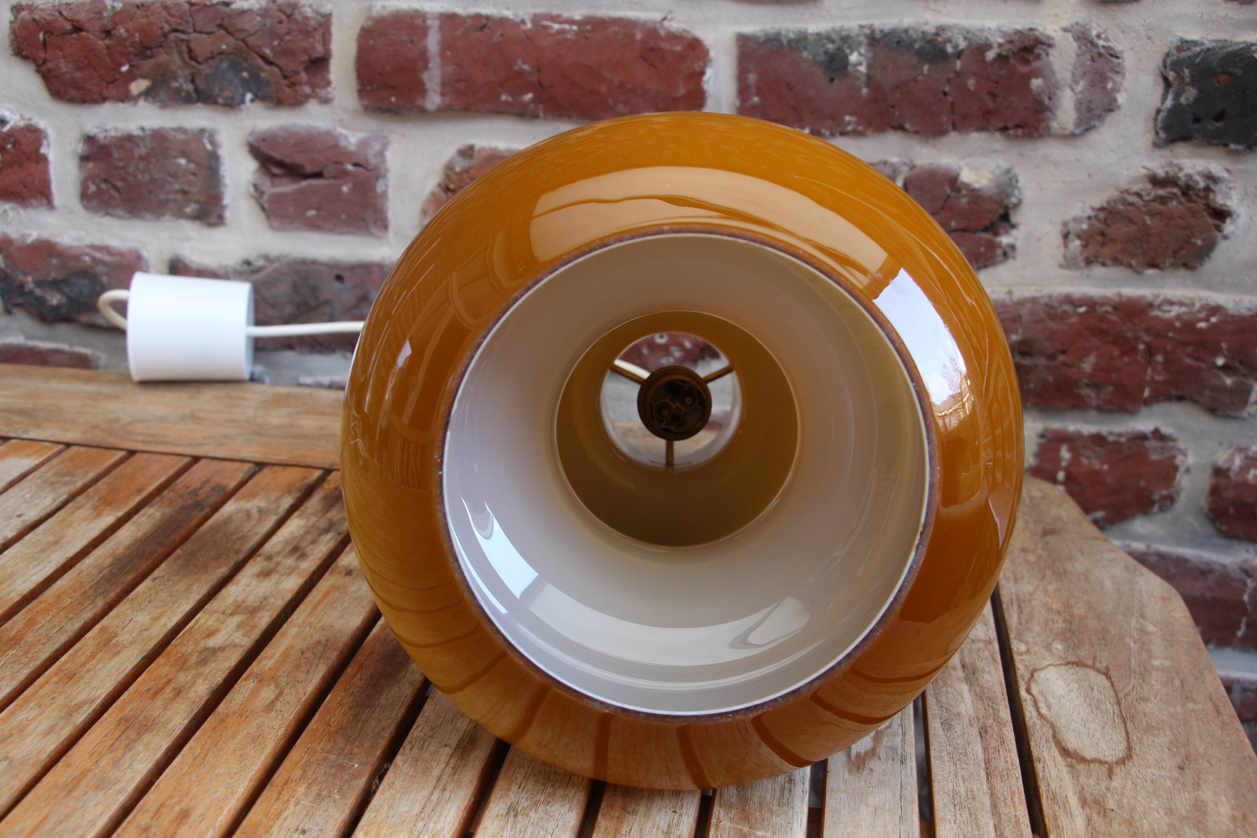Suspension vintage en opaline marron-caramel 60's
