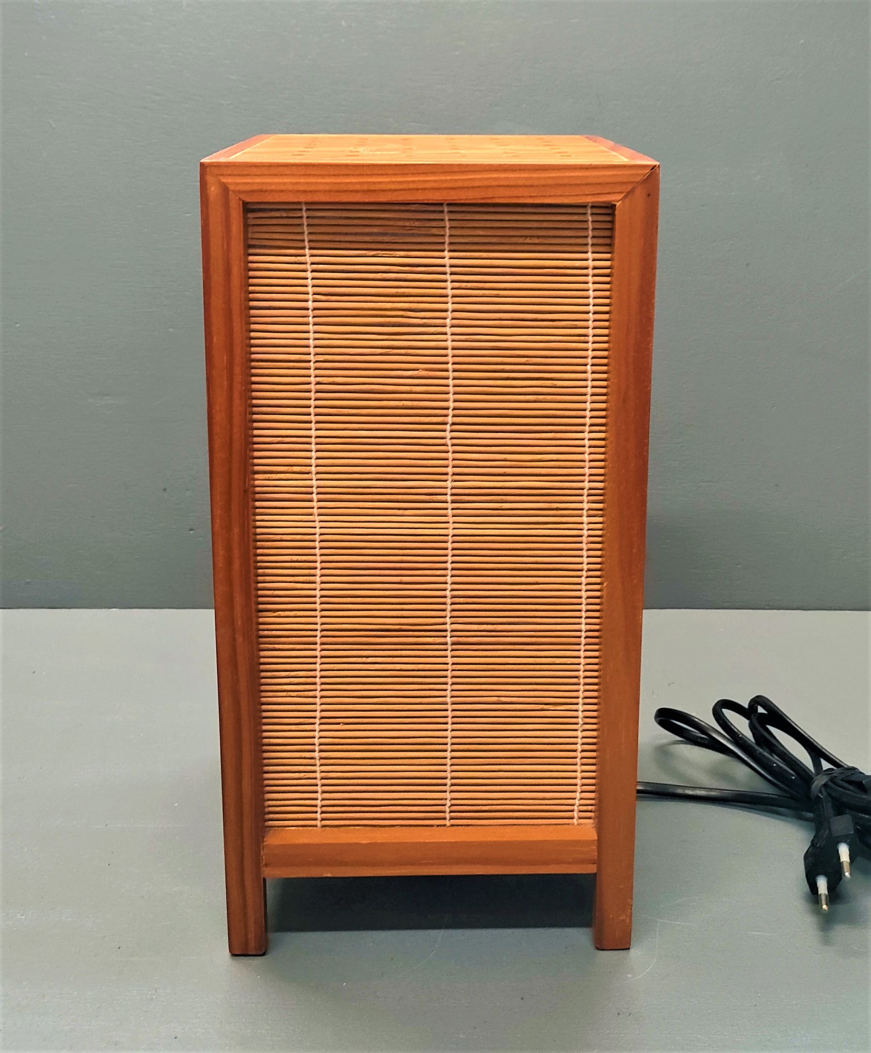 Tarogo Shoji living room lamp in wood and bamboo reeds Japan 80s