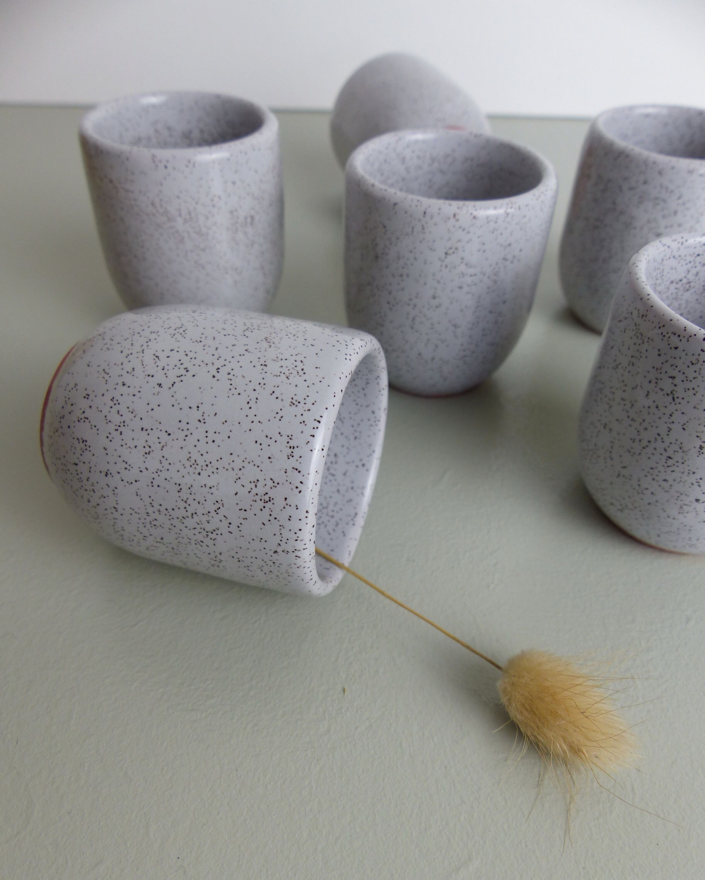 Set de 6 coquetiers petites tasses en grès moucheté