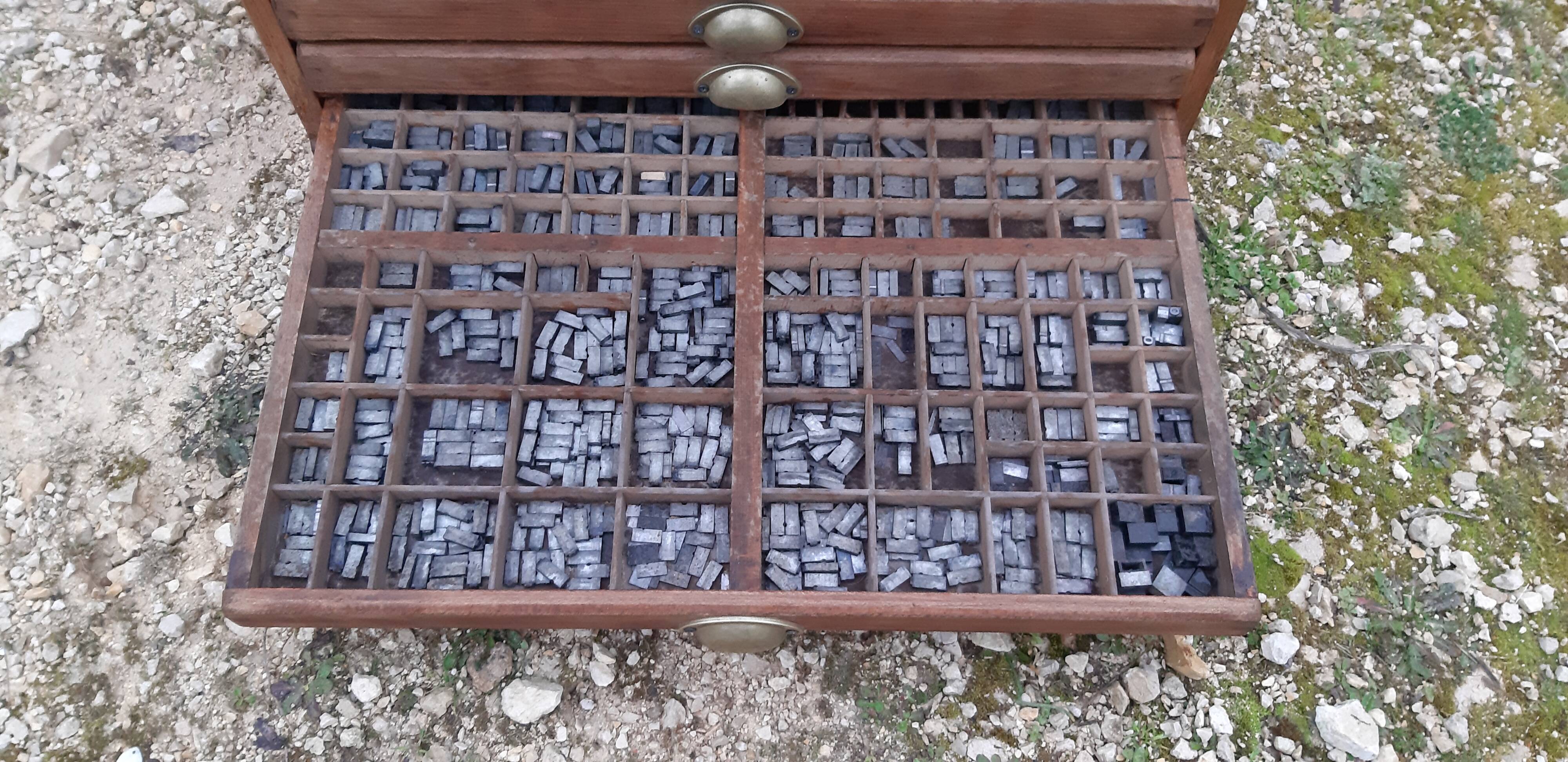 Printing cabinet 16 drawers with these lead letters