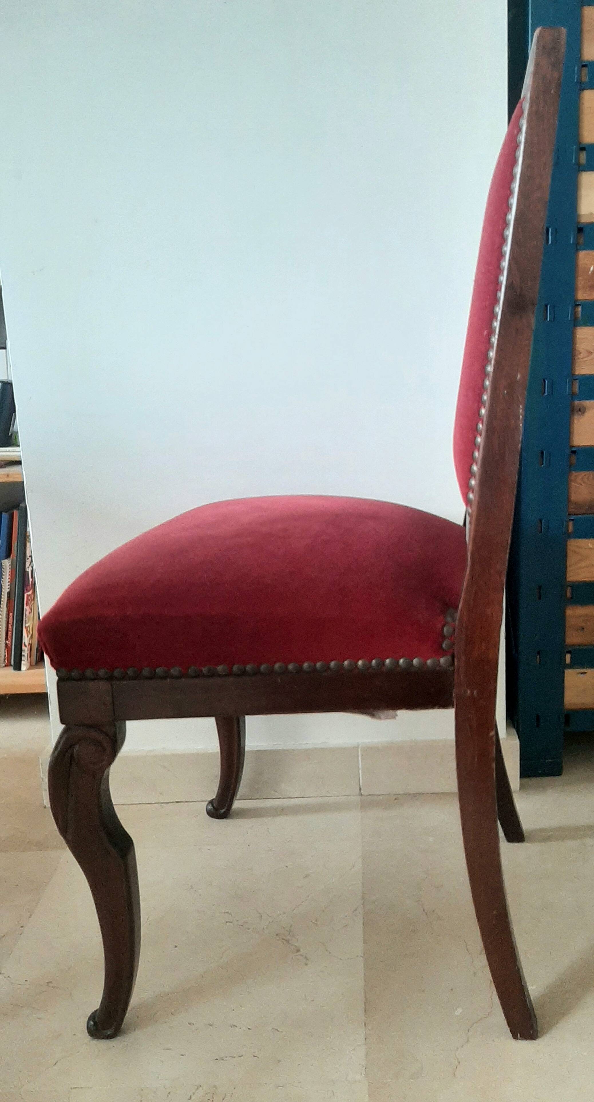 2 chaises antiques style Restauration en noyer et velours bordeaux