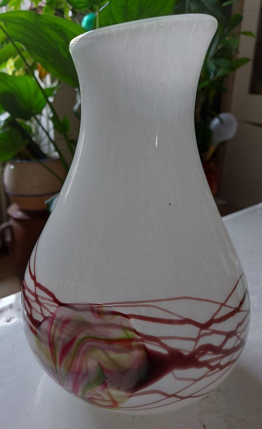 Vase boule en Opaline blanche pop art de Florence