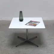Table carrée ou table basse par Arne Jacobsen pour Fritz Hansen, 1978
