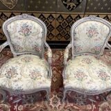Paire de fauteuils cabriolets de style Louis XV