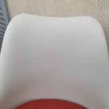 Vintage tulip chair by Eero Saarinen for Knoll