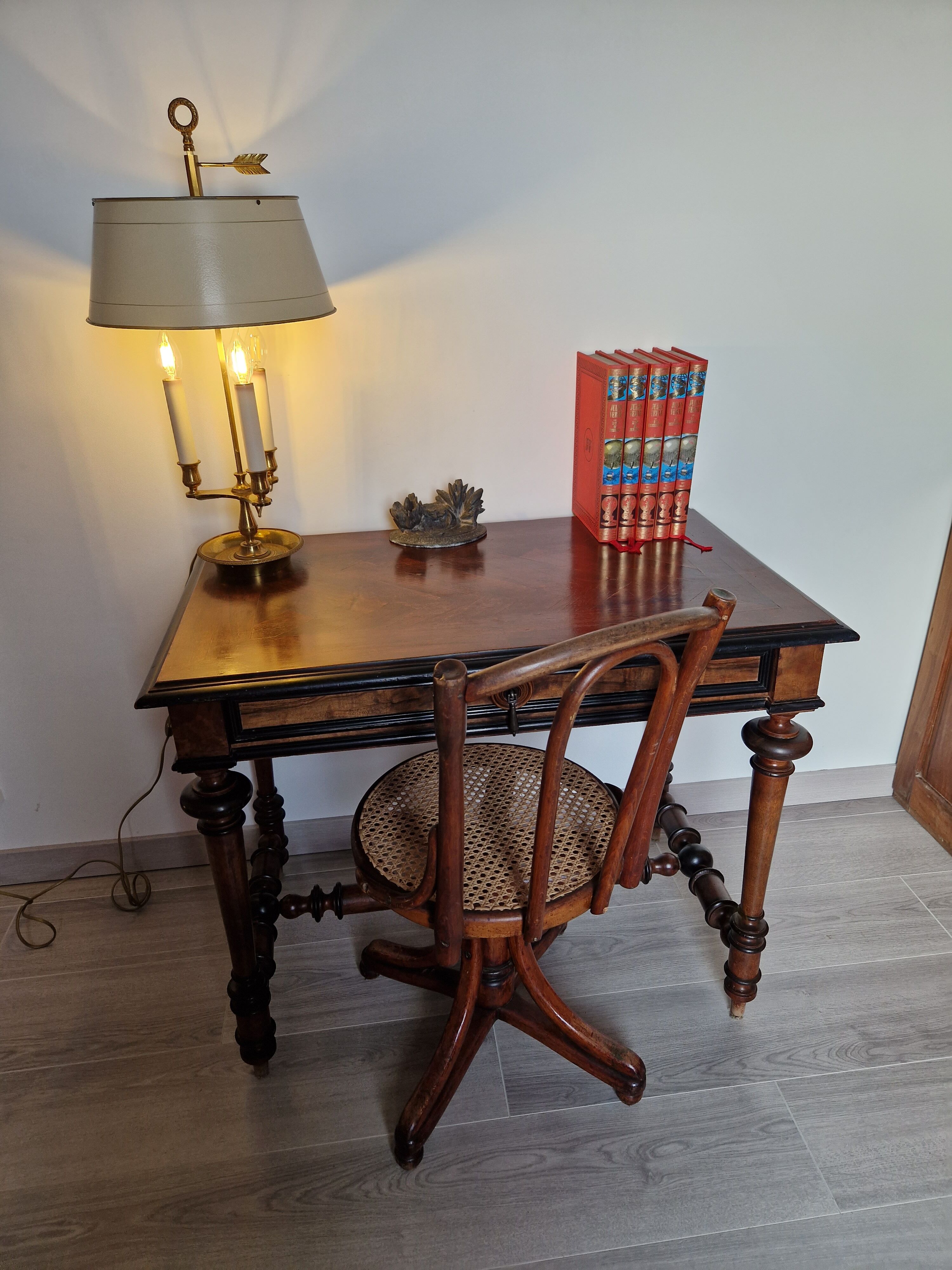 Napoleon nineteenth century desk in solid walnut and mahogany veneer