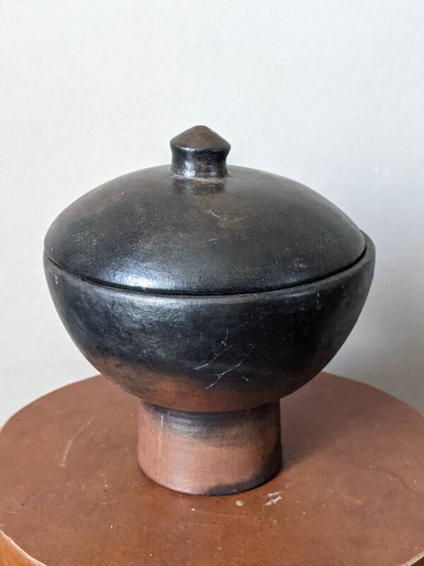 Céramique japandi fabrication artisanale poterie handmade porte encens