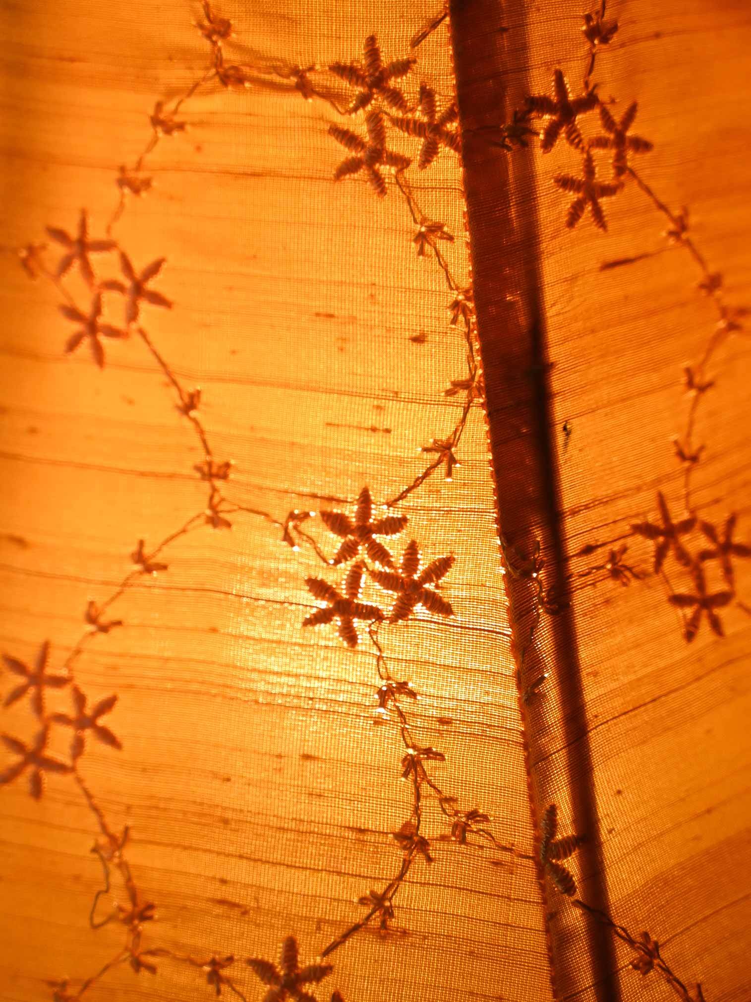 Lampadaire vintage en métal doré avec abat-jour jaune