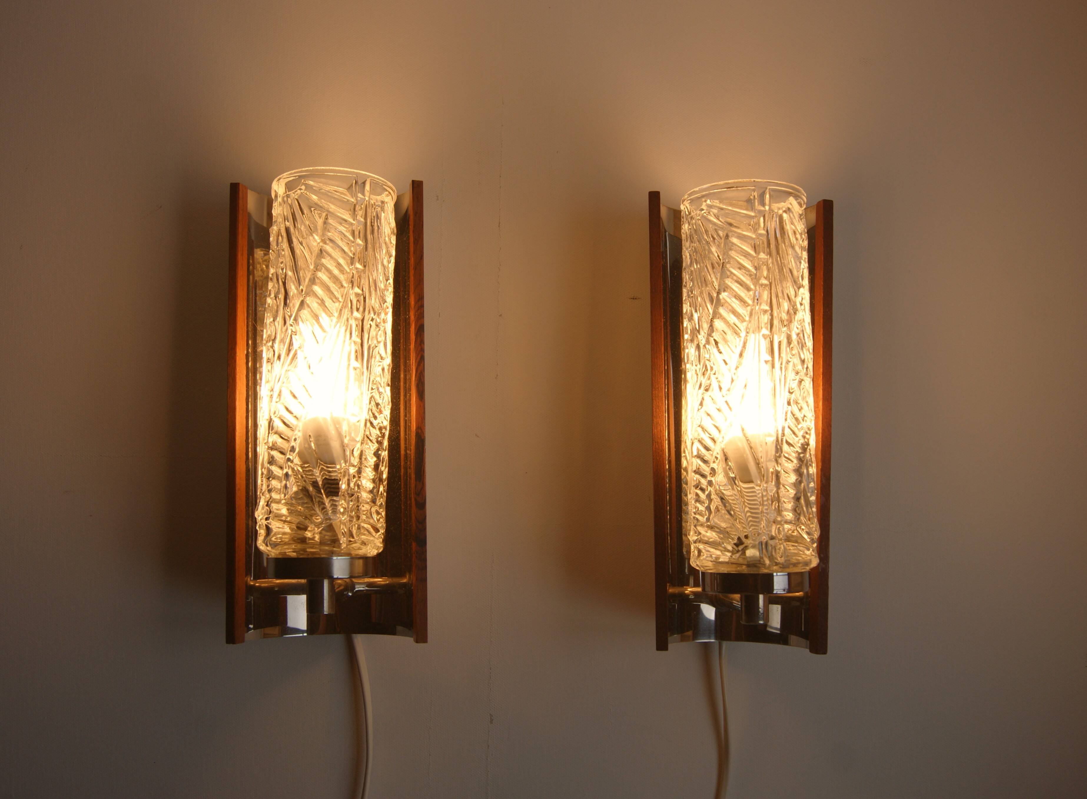 Pair of Swedish vintage wall lamps - elegant design in crystal glass, teak and chrome - 1960s.