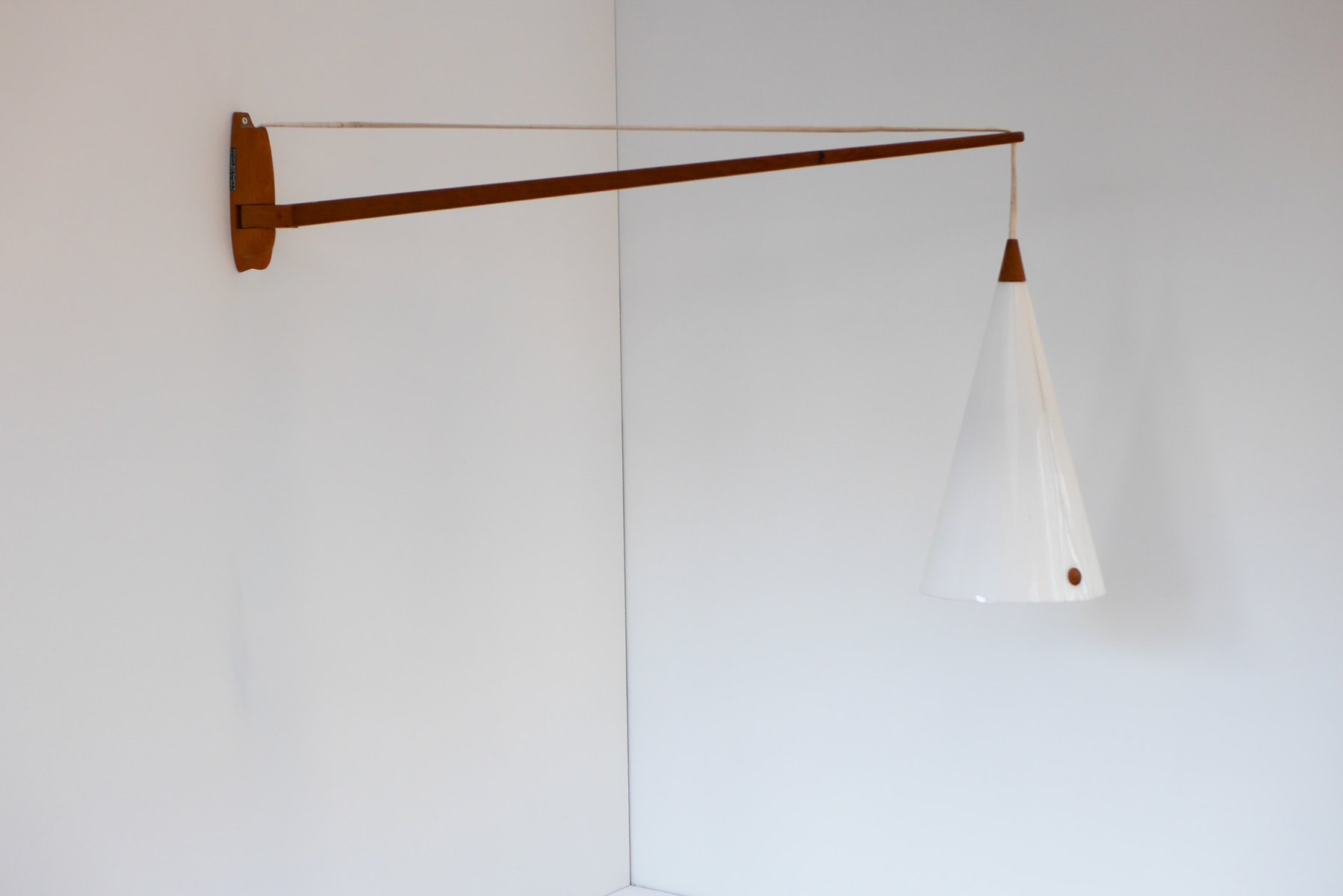 Mid-century Swedish wall lamp in teak by Uno and Östen Kristiansson for Luxus, 1960s