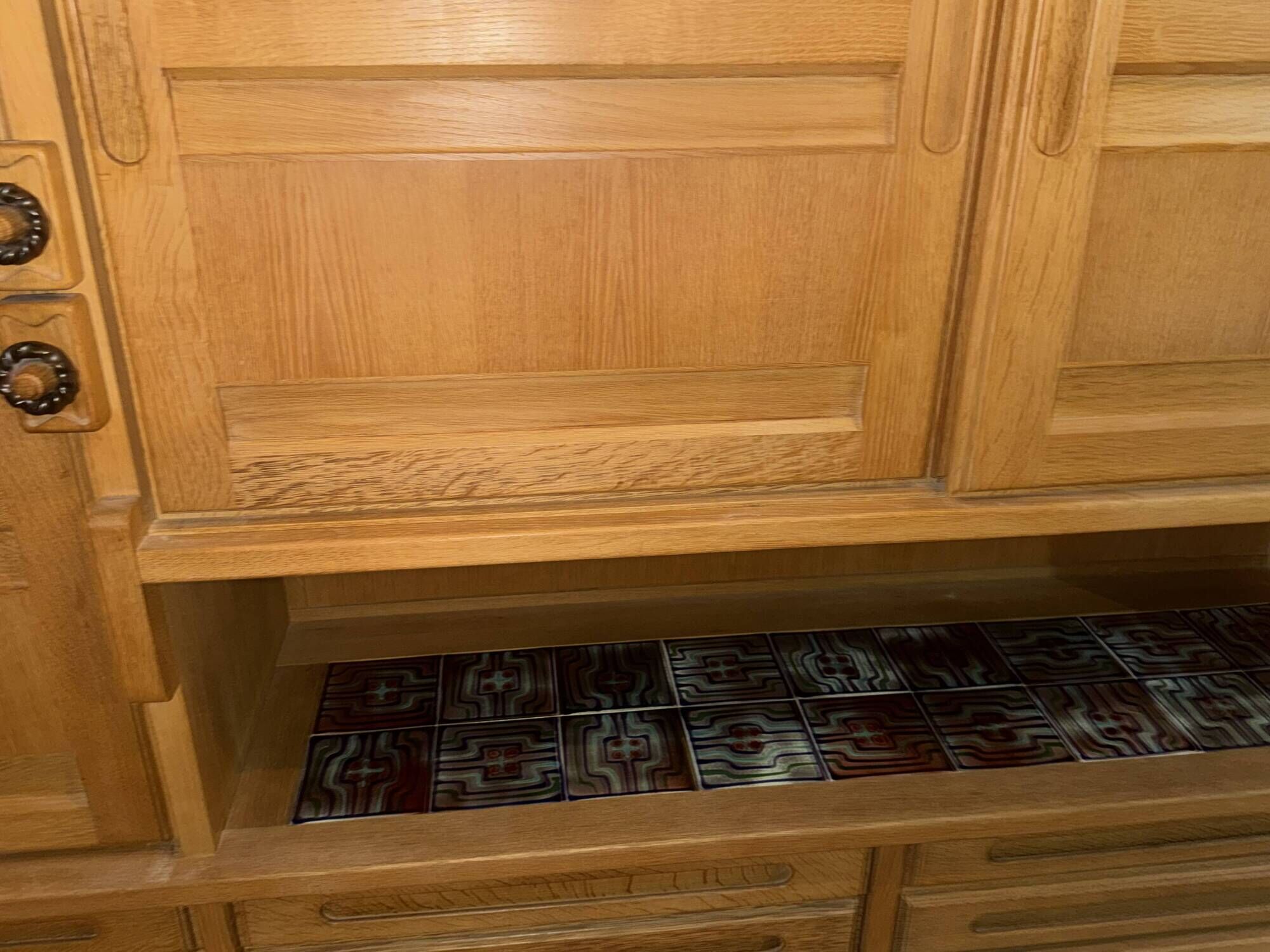 Library / Tall sideboard in solid wood and ceramics – Guillerme and Chambron