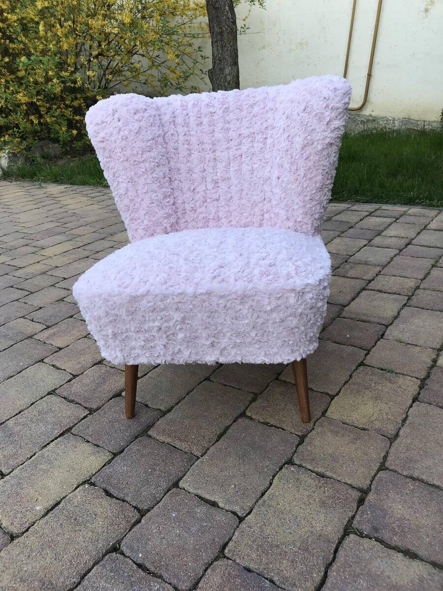 Mid-century cocktail chair in pink faux fur, solid beech legs, vintage style.