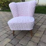 Mid-century cocktail chair in pink faux fur, solid beech legs, vintage style.
