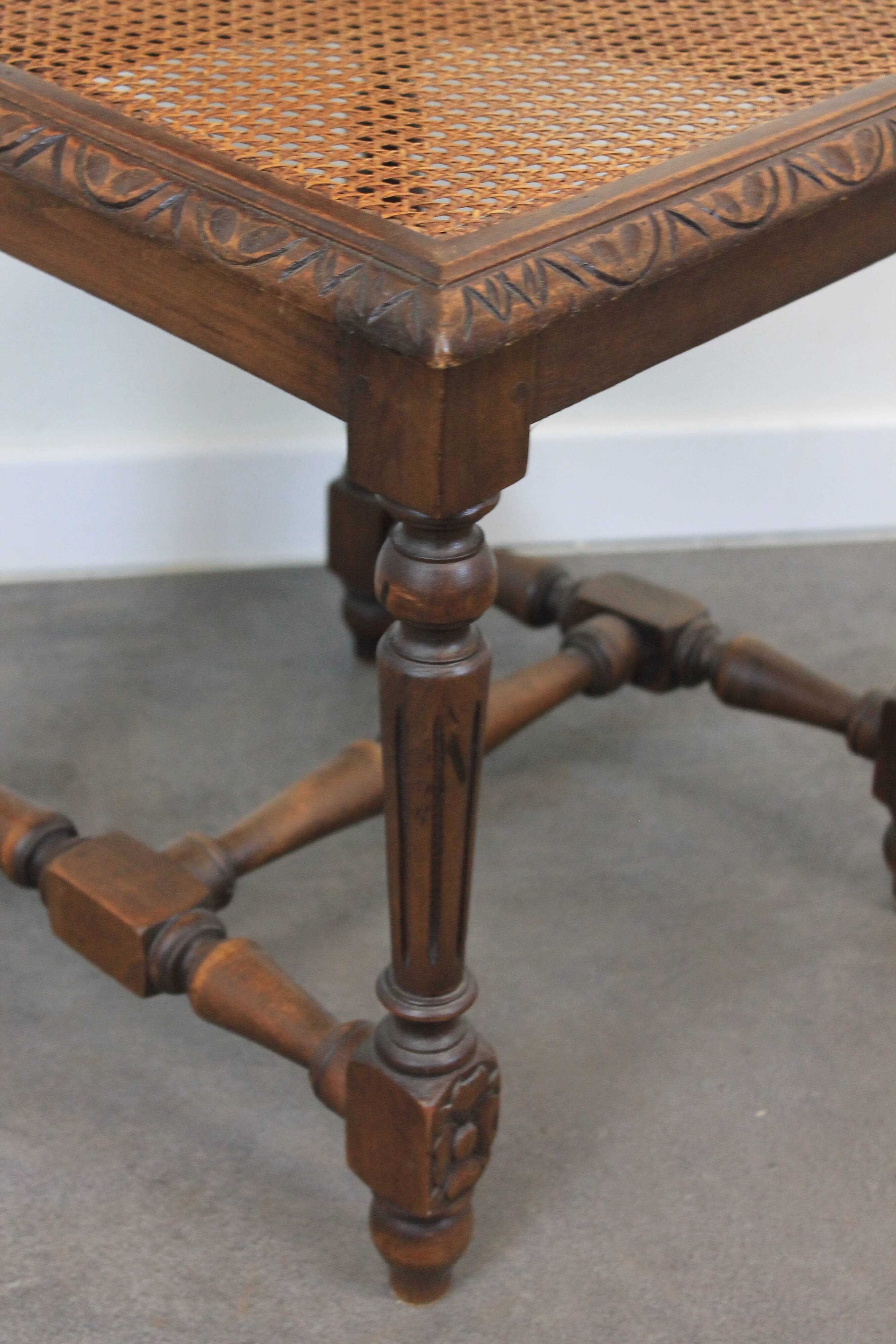 Set of 6 Renaissance chairs