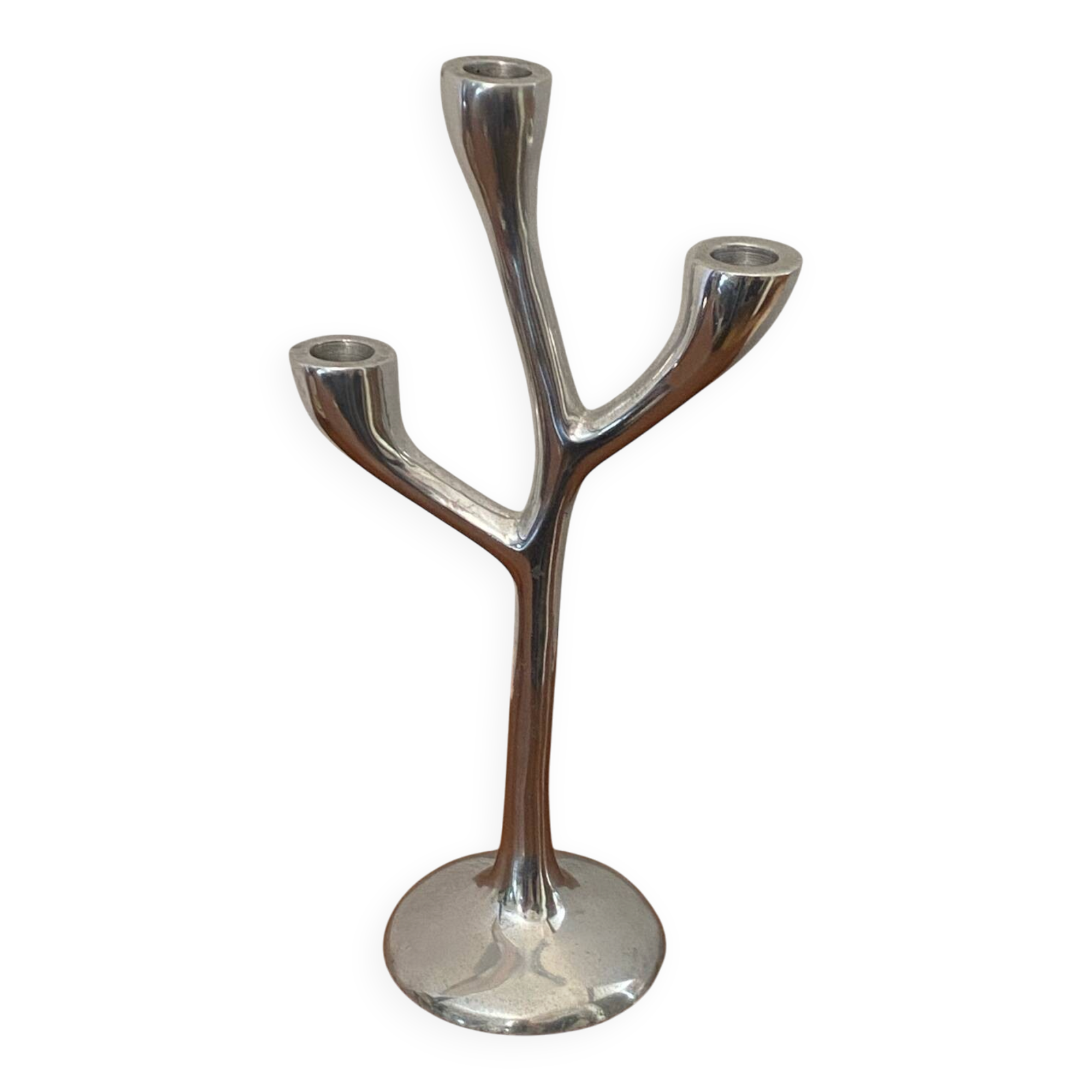 Organic-shaped cast aluminium candlestick