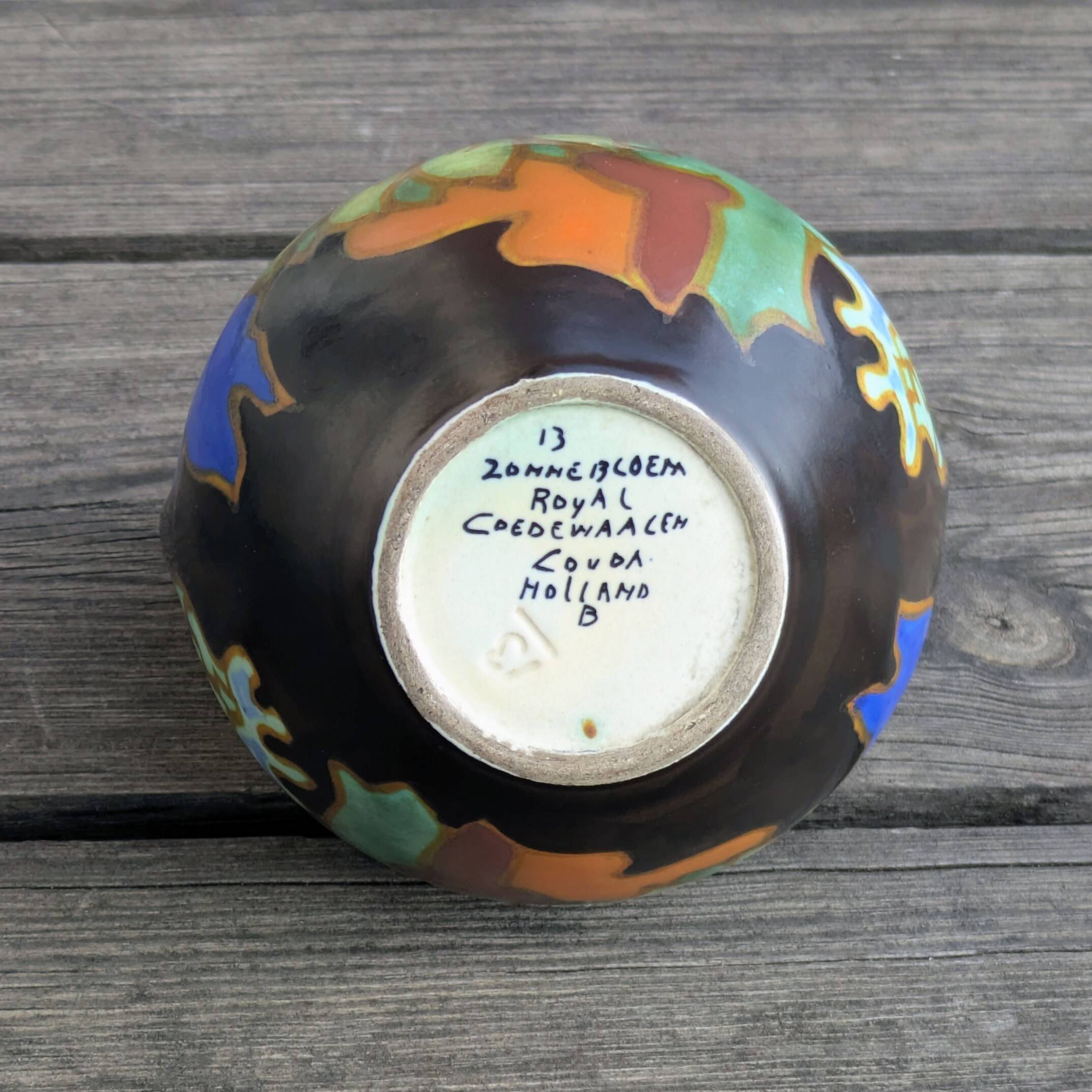 Handled Vase Gouda - Decor "Zonnebloem" (Sunflower) - Netherlands, 1930/50